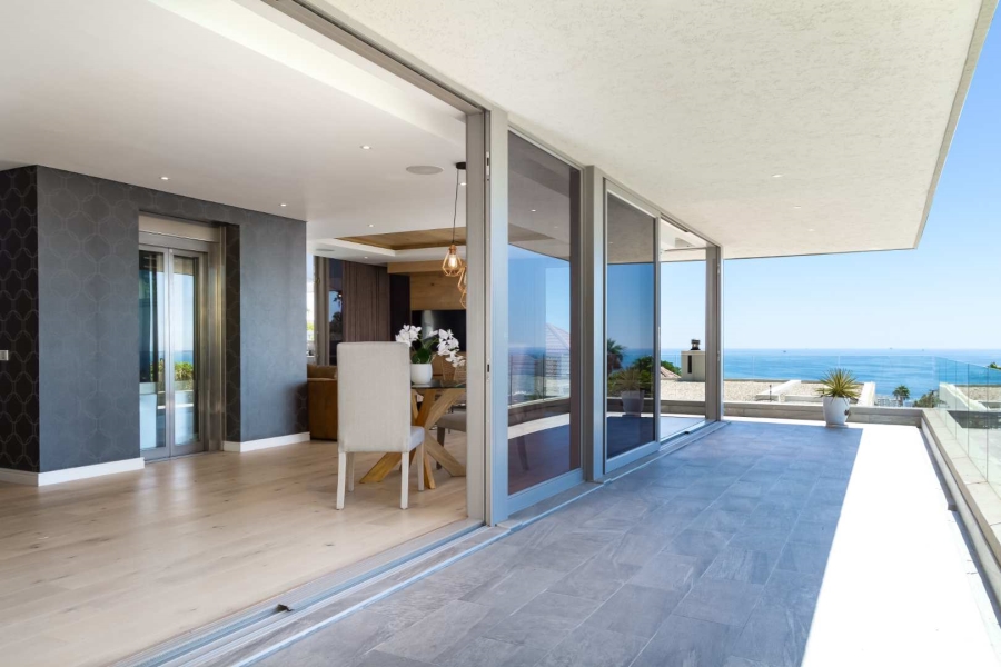 5 Bedroom Property for Sale in Fresnaye Western Cape